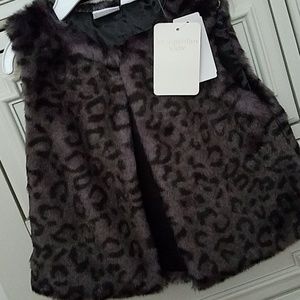 Faux fur sleeveless cape/jacket